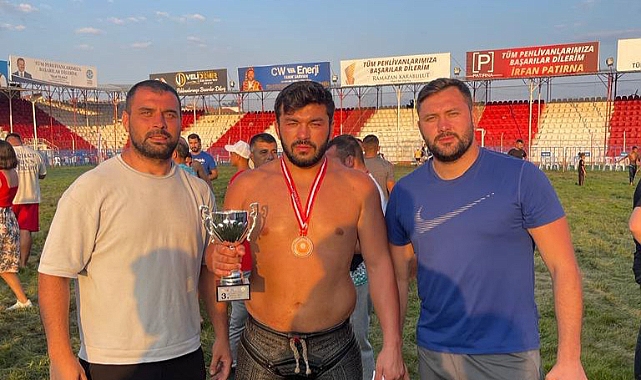 Büyükşehir'in pehlivanı Elmalı'da boş geçmedi