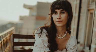 Ezgi Tek'in İlk Şiir Kitabı Raflardaki Yerini Aldı