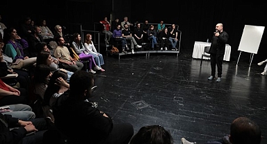 Oyuncu Daltaban, Müze Gazhane Meydan Sahne’de gençlerle buluştu