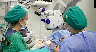 Canlı Yayında Göz Ameliyatı Gerçekleştirilecek