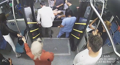 Belediye Otobüsünde Fenalaşan Vatandaşı Otobüsle Acile Götürdüler