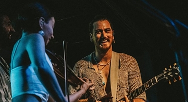 World Akustik konserleri devam ediyor