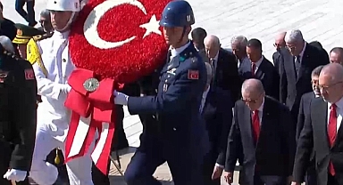 Devlet Yetkilileri Ata'nın Huzurunda