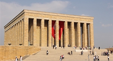 Türk Yıldızları, Anıtkabir üzerinde saygı uçuşu yaptı