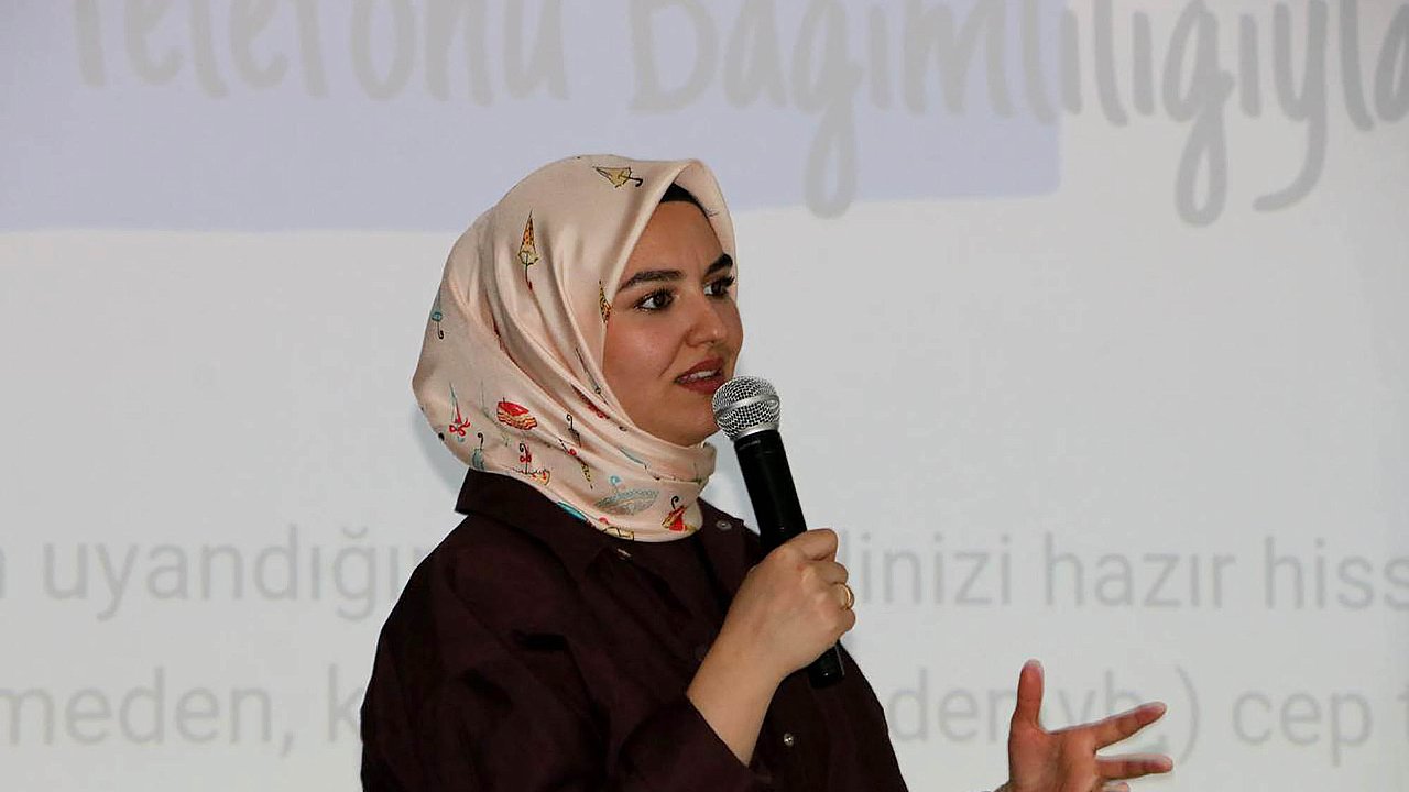 Gençlere “Bilinçli Teknoloji Kullanımı” eğitimi