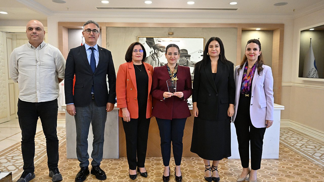 Antalya, Sağlıklı Şehirler Yarışmasında Akıllı Şehirler Kategorisinde Ödül Aldı
