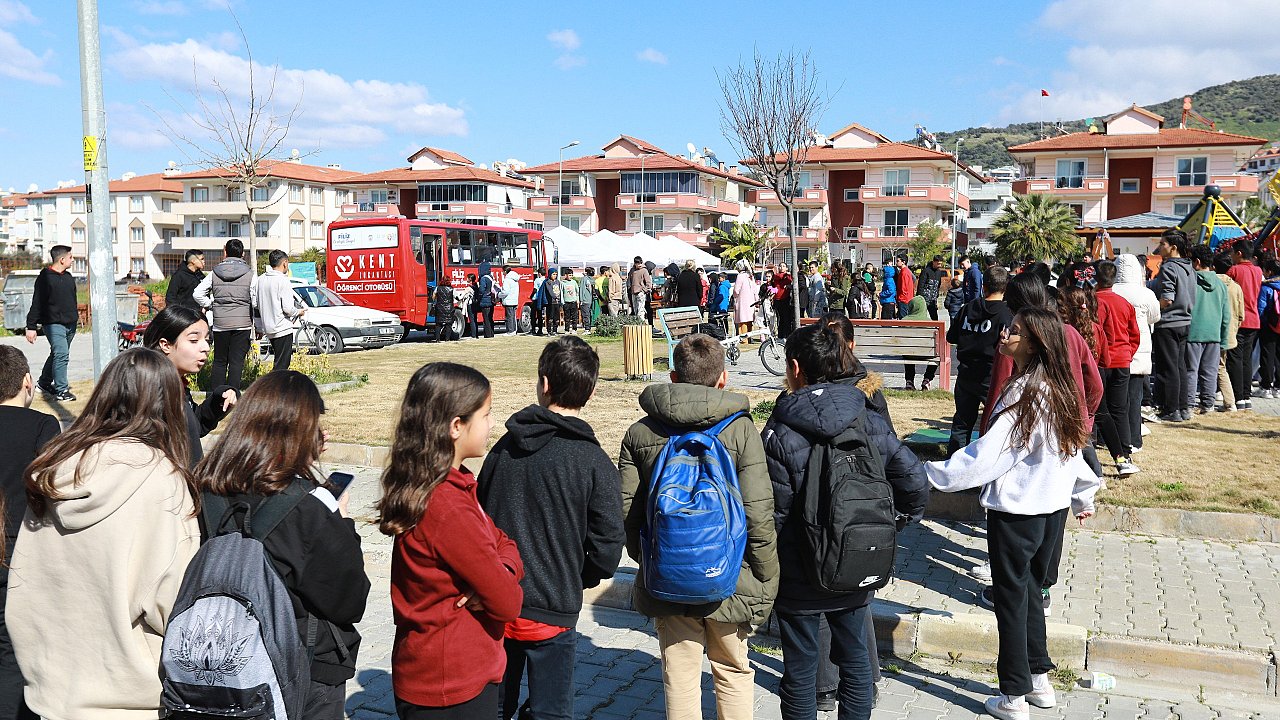 Efes Selçuk'ta beslenme çantaları dayanışma ile doluyor