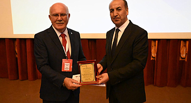 Rektör Savaş, Gençlere “Geçmişten Günümüze Matematiğin Serüveni”ni Anlattı