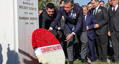 CHP Genel Başkanı Özgür Özel, Merhum Başbakan Bülent Ecevit’i Andı