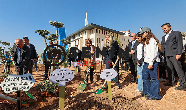 Gaziantep Valiliği iş birliğinde başlatılan YEŞİLANTEP Projesi’nin 41’inci etabında ağaçlar toprakla buluştu.