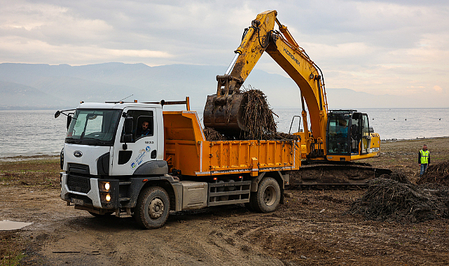 Sapanca Gölü kıyılarında ekosistemi koruyan temizlik çalışması sürüyor