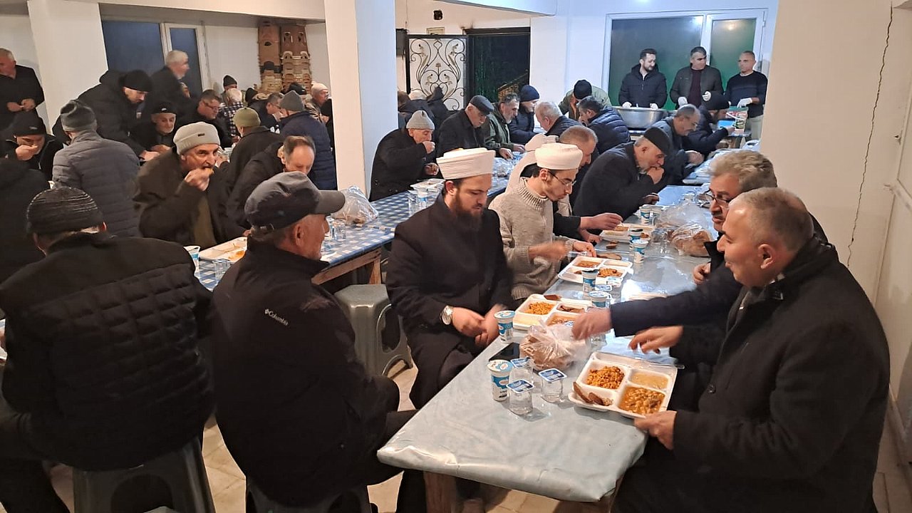Birlik ve Bereket Sofrası: Hendek Dikmen’de 550 Kişilik İftar