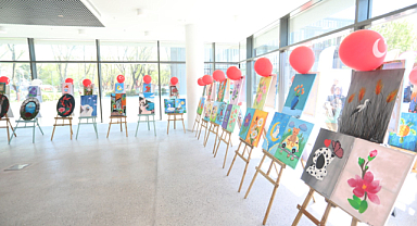 İnegöl’ün Küçük Sanatçılarının Eserleri 23 Nisan Özel Sergisinde Görücüye Çıktı