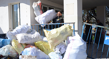 Kırşehir Belediyesi Çevre Duyarlılığı İçin 50 Tane Geri Dönüşüm Malzemesi Getirene Fide Hediye Ediyor