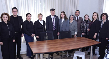 Kütahya Belediye Başkanı Eyüp Kahvaci Kütahya İş Kadınları Derneği (KİKDER) Başkanı Serda Bal Yıldız ve yönetimini dernek binasında ziyaret etti.