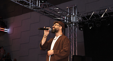 Mevlid-i Nebi Programı, Kamil Ocak Spor Salonu’nda 5 bin vatandaşın katılımıyla gerçekleştirildi.