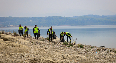 Sapanca Gölü Havzasından Onlarca Çöp Toplandı...
