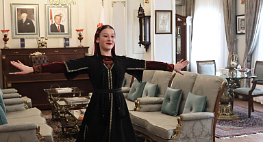 Sivas Valisi Şimşek, Gürcistanlı Öğrencileri Makamında Kabul Etti