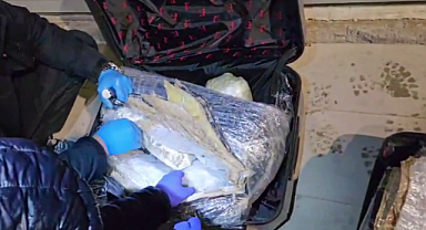 Sivasın Şarkışla İlçesinde Bir Tırda Yapılan Aramada 12 Kilo Skunk Ele Geçirildi.