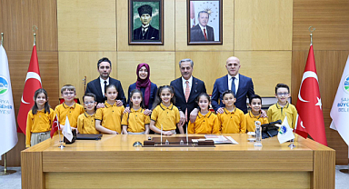 Yusuf Alemdar başkanlığı Elisa’ya devretti: “Hayal kurmaktan asla vazgeçmeyin”