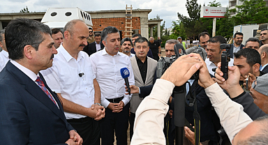 Batman Valisi Belde Mahallesi Aile Sağlığı Merkezi Binası İnşaatında İncelemelerde Bulundu