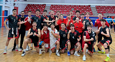 Gölcük Belediyespor Genç Erkek Voleybol Takımı, Düzcede Türkiye Finalleri'ne yükseldi.