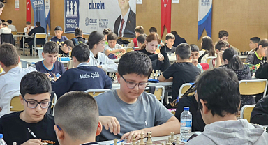 Gölcük'te 235 Öğrenci Satrançta En İyi Hamle Mücadelesine Başladı