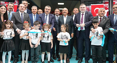 Millî Eğitim Bakanı Yusuf Tekin, İzmir Şehir Hastanesi yerleşkesinde hayırsever desteğiyle yapılan Hikmet Avcı Anaokulunun Açılış Töreni'ne katıldı.