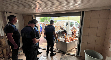 Sakaryanın Hendek İlçesinde 1 Ton Bozuk Sucuk İmha Edildi