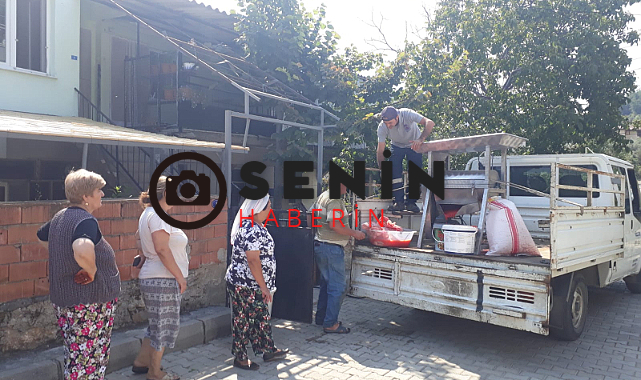 Efes Belediyesi Salça Yapacaklara Ücretsiz Salça Sıkma Makinasını Ayaklarına Getiriyor