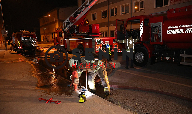 İstanbul Fatih'te çatı yangını