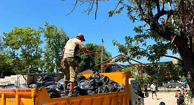 Kandıra sahillerinden 64 tır çöp toplandı