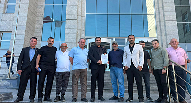 Milliyetçi Hareket Partisi (MHP) Darıca İlçe Başkanlığı görevine seçilen Yavuz Furunci, Darıca İlçe Seçim Kurulu'ndan mazbatasını teslim aldı.