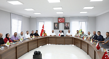 Sakarya Ferizli Başkanı Ata, Siyasi Parti İlçe Başkanlarıyla Akom Toplantı Salonu’nda Buluştu