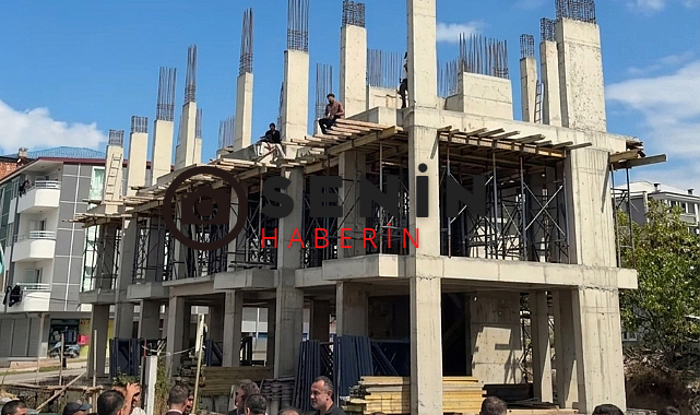 3 aylık alacaklarını alamayan işçiler 3. kata çıktı! Bir işçi intihara kalkıştı, polis önledi