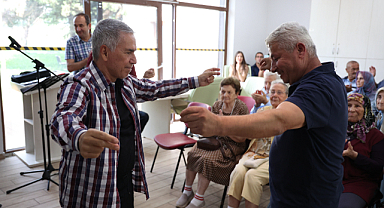  Mavi Ev alzheimer hastalarına ve yakınlarına moral oluyor
