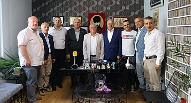 MHP Adapazarı İlçe Başkanı Recep Usta ve yönetiminden SİYAD(Sakarya İnternet Yayıncıları Derneği)ne Ziyaret...
