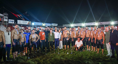 Türk'ün ilk er meydanı Elmalı'da dostluk kazandı